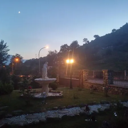 Refugio Del Cueto***